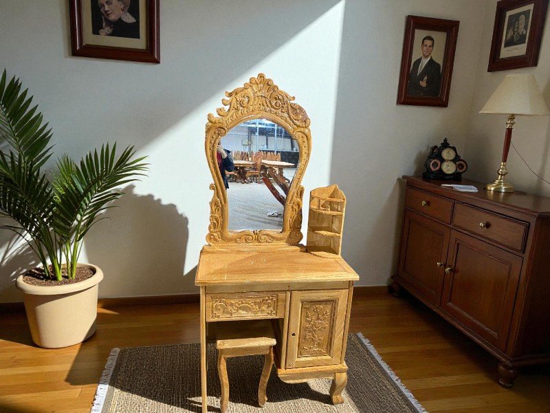 Bàn trang điểm gỗ tự nhiên