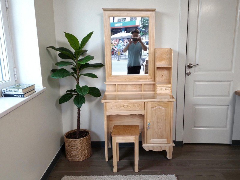 Bàn trang điểm bằng gỗ