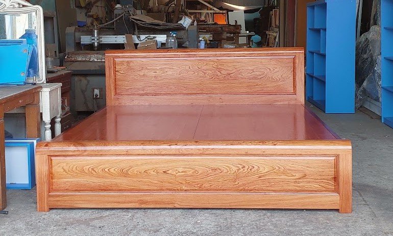 Giường gỗ phòng ngủ hiện đại