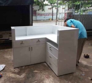 Giá quầy lễ tân spa có đắt không?