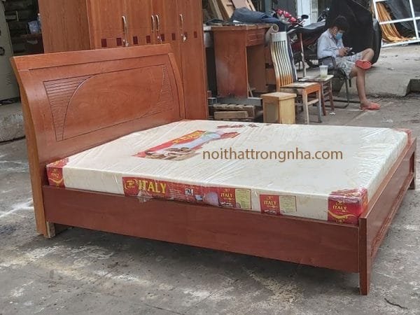 Giường ngủ phủ vân gỗ