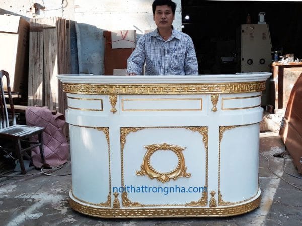 Quầy tiếp tân dát vàng cao cấp