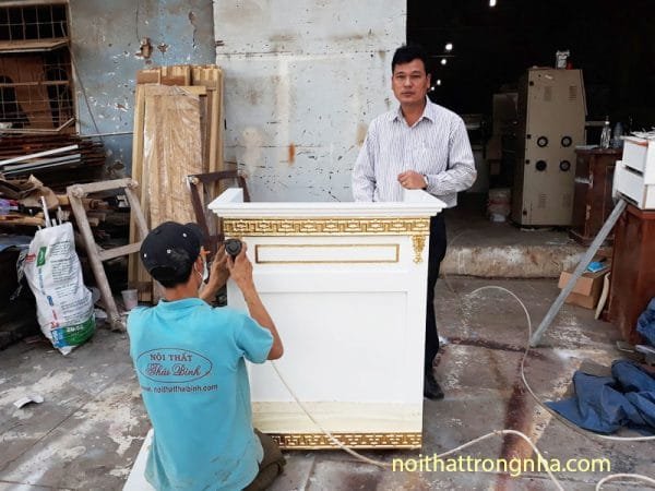 Quầy tiếp tân dát vàng cỡ nhỏ