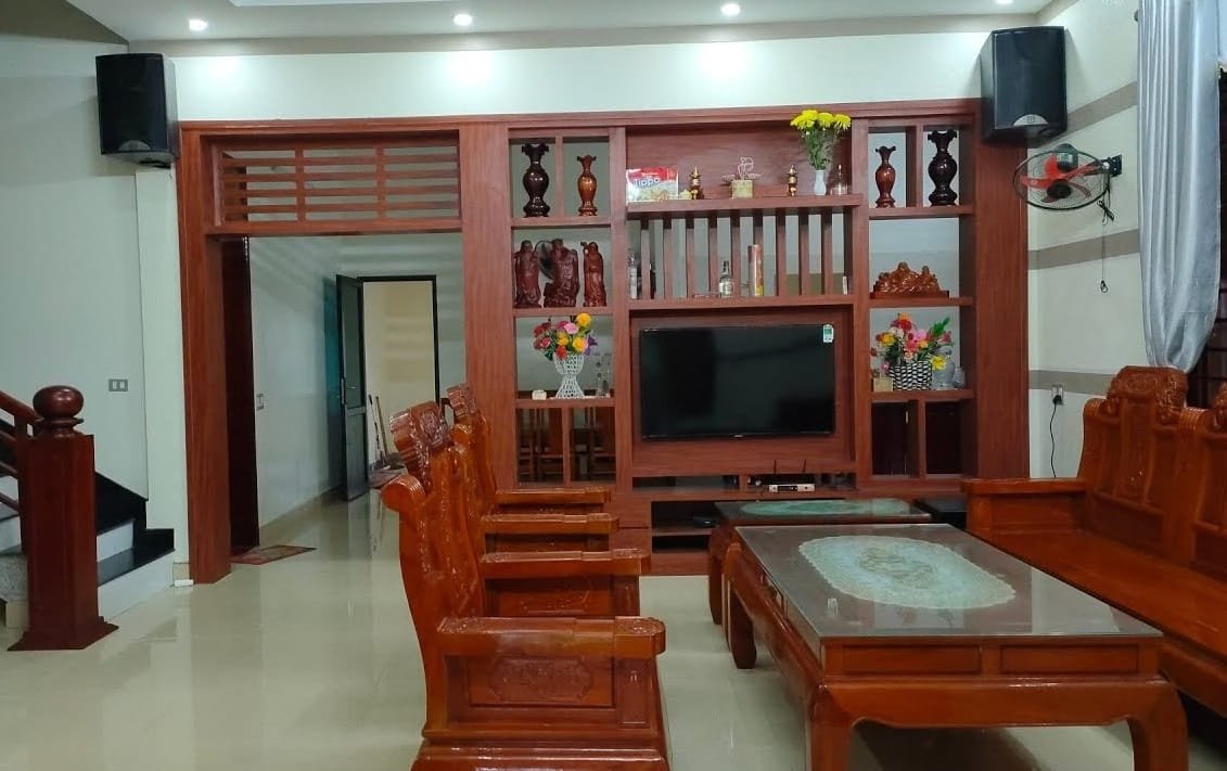 Tư vấn thiết kế kệ tivi và vách ngăn phòng khách đẹp mắt
