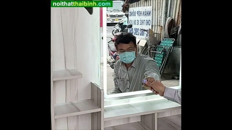 ban trang diem kinh co den cam u
