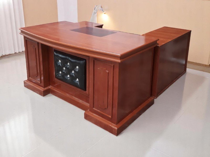 5 bí quyết chọn bàn làm việc chuẩn cho không gian hiện đại 1 Bí quyết chọn bàn làm việc chuẩn