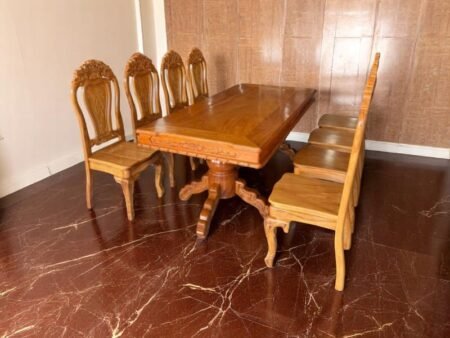 Cách giữ bàn ăn không bị trầy xước