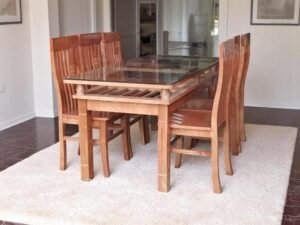 Mẹo làm mới bàn ăn gỗ tại nhà