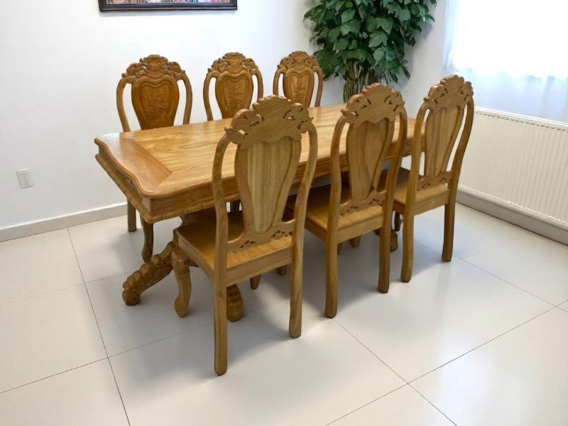 4 Sai Lầm Khi Mua Bàn Ăn Gỗ - Tránh Xa Những Cạm Bẫy Đắt Giá 1 4 Sai Lầm Khi Mua Bàn Ăn Gỗ