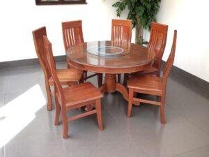 5 cách bố trí đèn cho bàn ăn gỗ