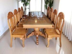 8 cách chọn màu bàn ăn gỗ hợp tuổi