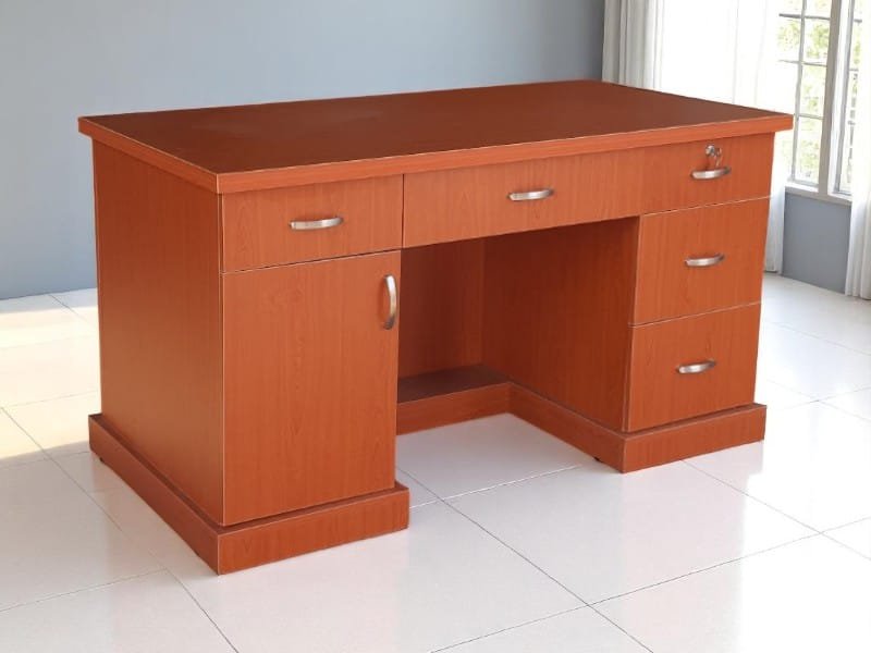 Bàn Làm Việc 1m2 – Nhỏ Gọn Nhưng Đầy Tiện Nghi 1 Bàn làm việc 1m2