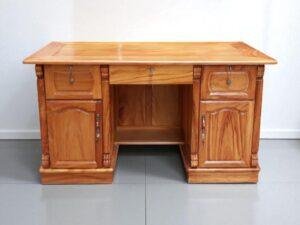 Dấu hiệu bàn làm việc cần thay mới