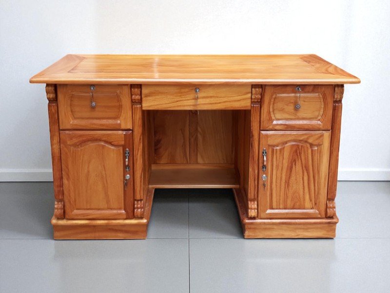 Dấu hiệu bàn làm việc cần thay mới