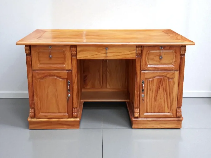 Dấu hiệu bàn làm việc cần thay mới