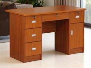 Mẹo tránh ẩm mốc dưới bàn làm việc